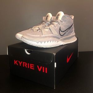 Kyrie 7 TB Wolf Grey Men’s Size 11.5
